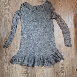 Free People Super Cute Size Small Sweater Dress w/ Ruffle bottom